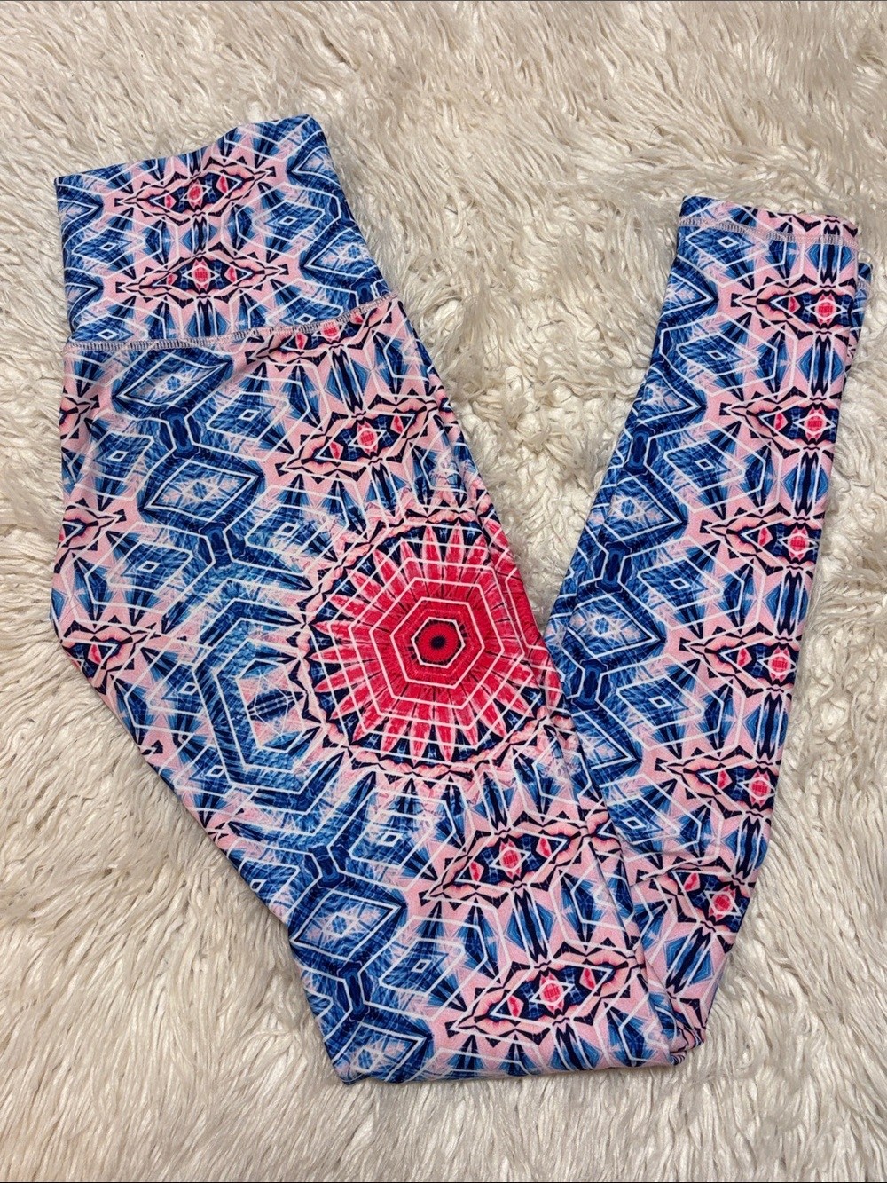 Wolven Threads 🧵 in pastel geometric design